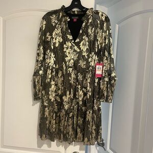 Vince camuto Textured Floral Print Dress, small. Brand new!